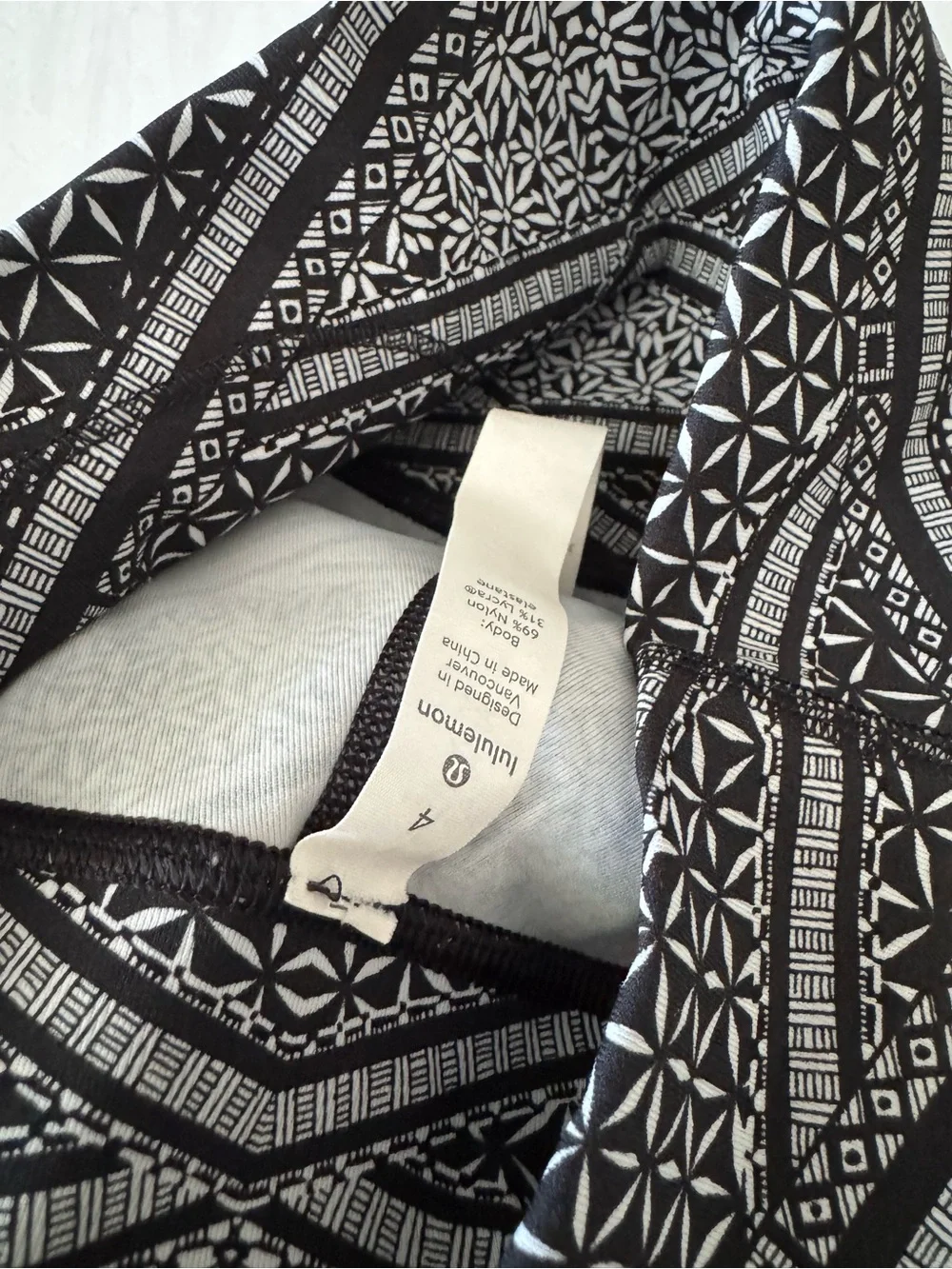 lululemon athletica Olive Green High-Rise Pocket Leggings 2,4